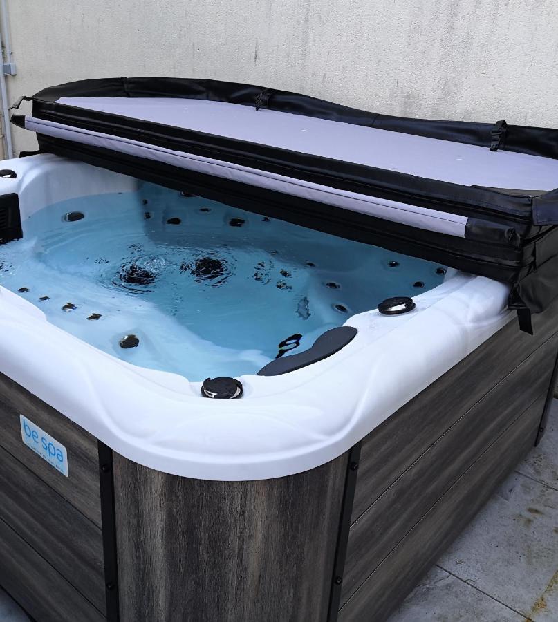 O Rethel Jacuzzi, Gite Ardennes Bagian luar foto