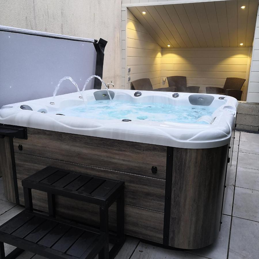 O Rethel Jacuzzi, Gite Ardennes Bagian luar foto