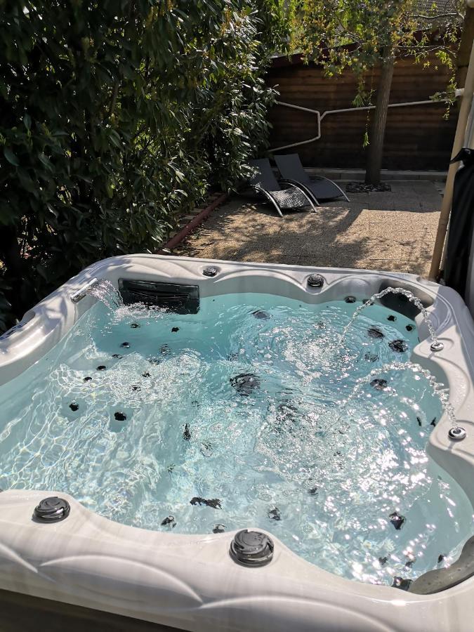 O Rethel Jacuzzi, Gite Ardennes Bagian luar foto